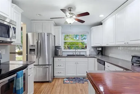 3663 Longmeadow Sarasota FL 34235