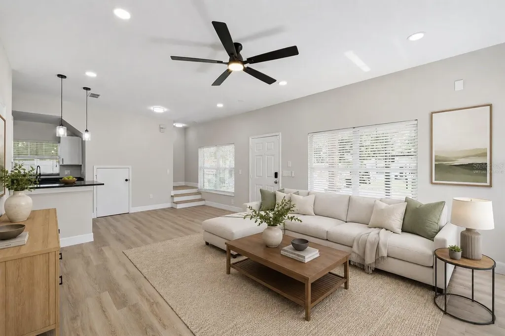 319 E Hanlon Street Tampa FL 33604