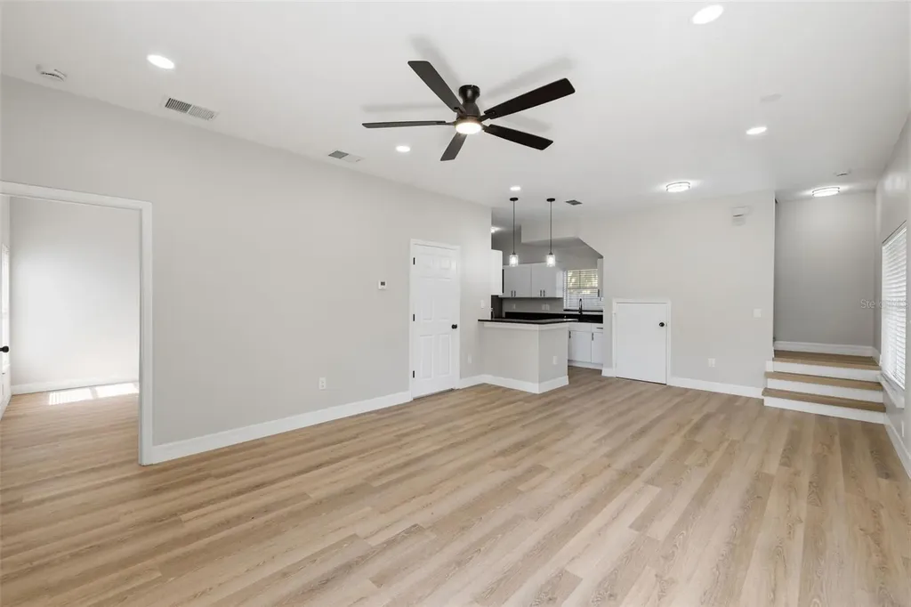 319 E Hanlon Street Tampa FL 33604