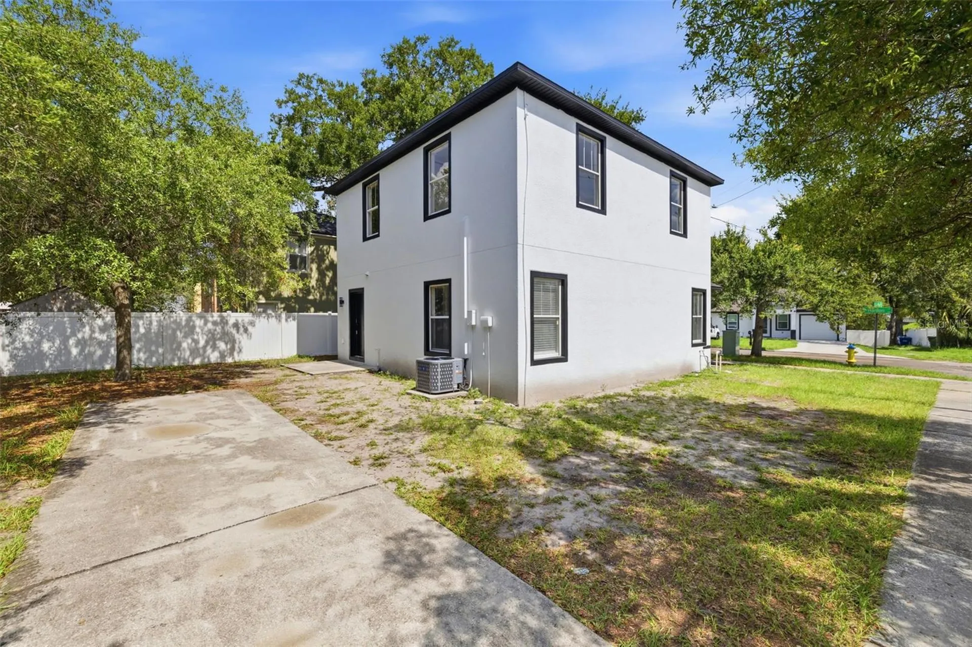 319 E Hanlon Street Tampa FL 33604