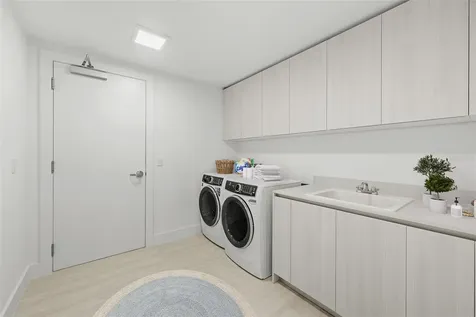 5713 Bowen Daniel Tampa FL 33616