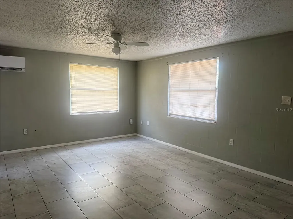 1004 W Mclendon Street Plant City FL 33563