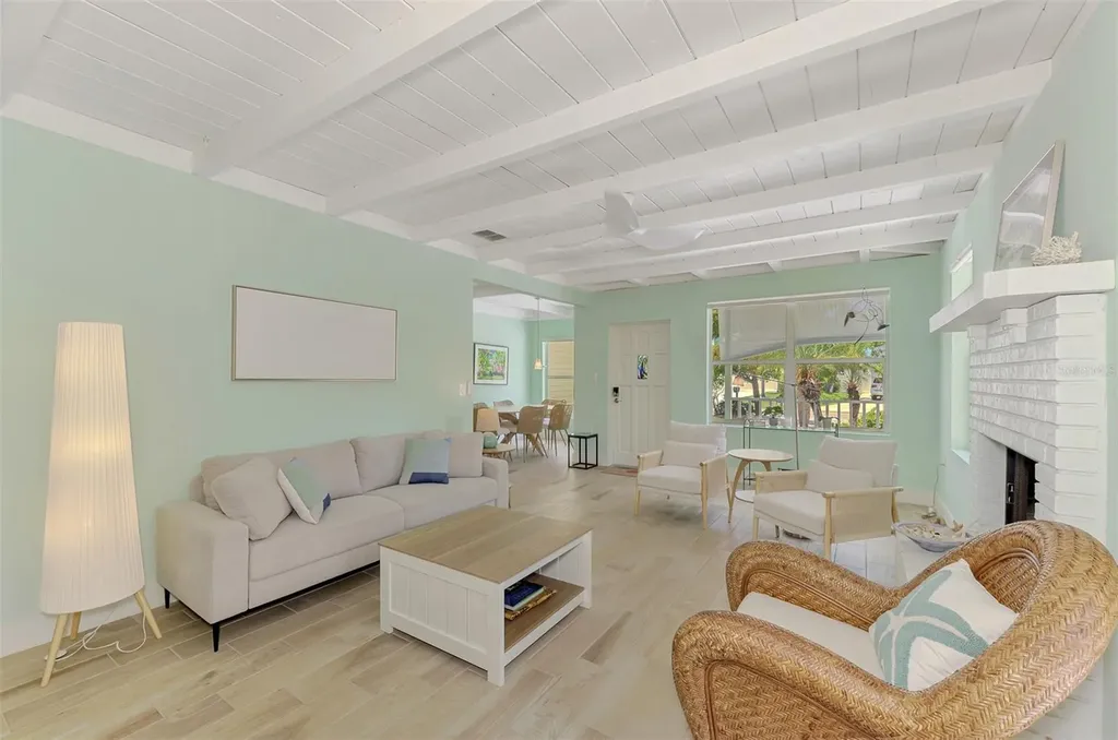 5253 Avenida Del Mare Sarasota FL 34242