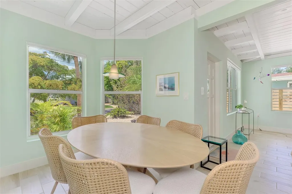 5253 Avenida Del Mare Sarasota FL 34242