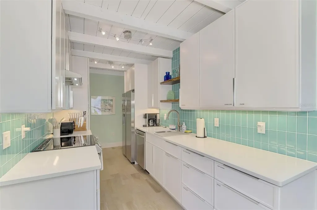 5253 Avenida Del Mare Sarasota FL 34242