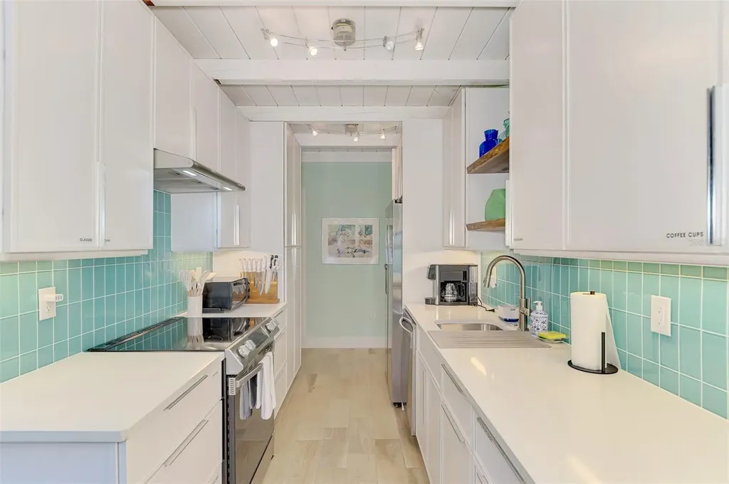 5253 Avenida Del Mare Sarasota FL 34242