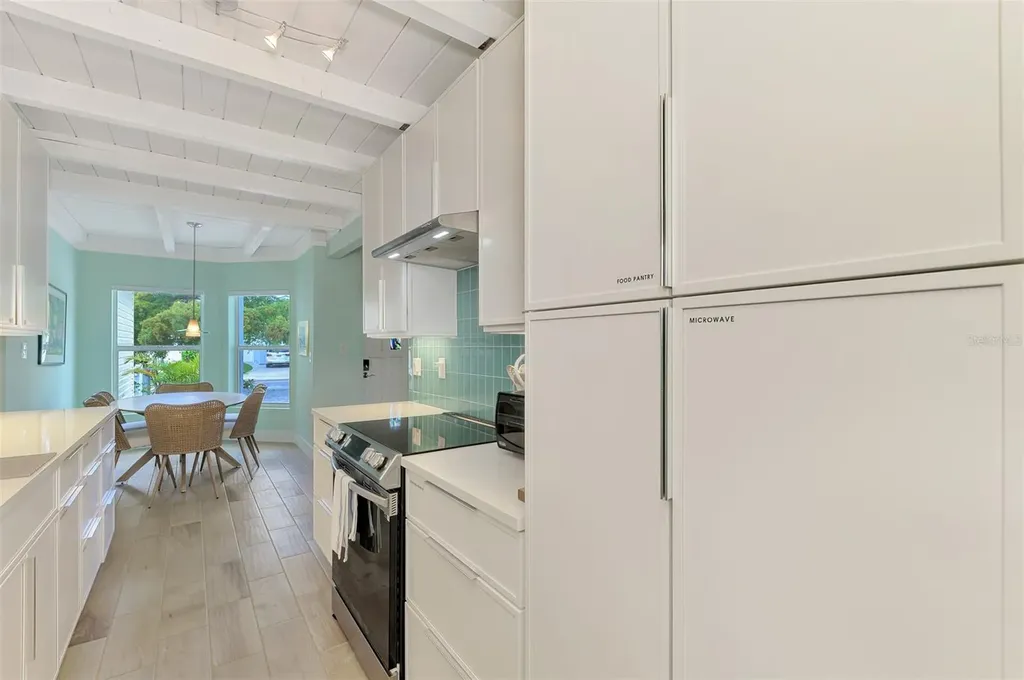 5253 Avenida Del Mare Sarasota FL 34242