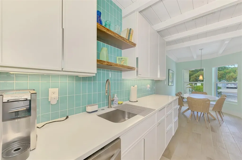 5253 Avenida Del Mare Sarasota FL 34242