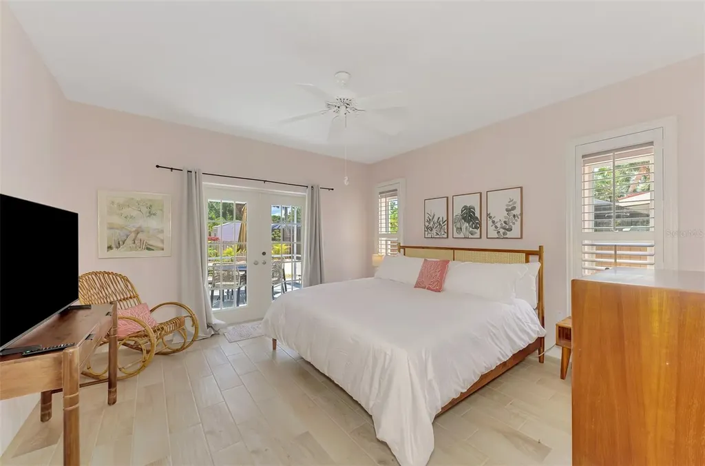 5253 Avenida Del Mare Sarasota FL 34242