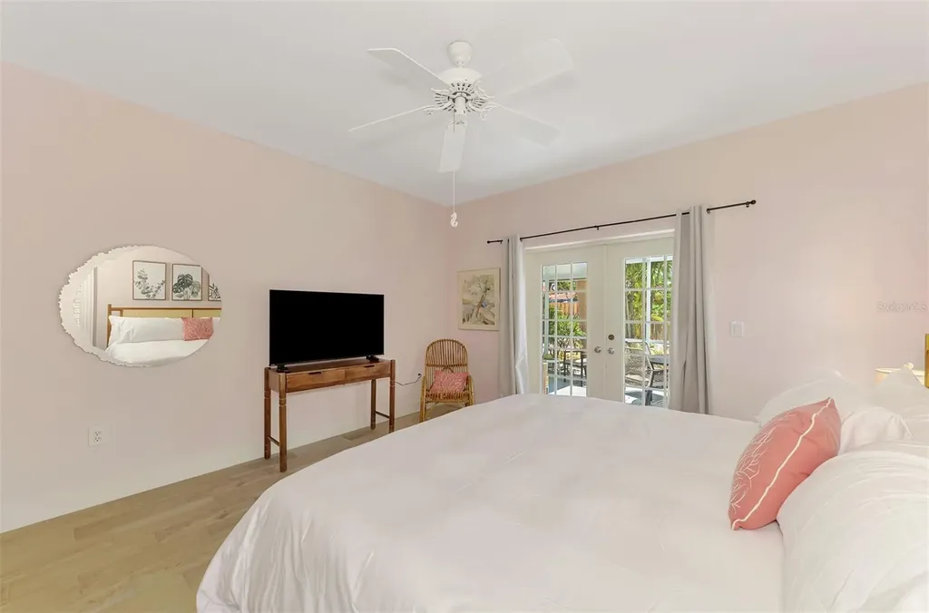 5253 Avenida Del Mare Sarasota FL 34242