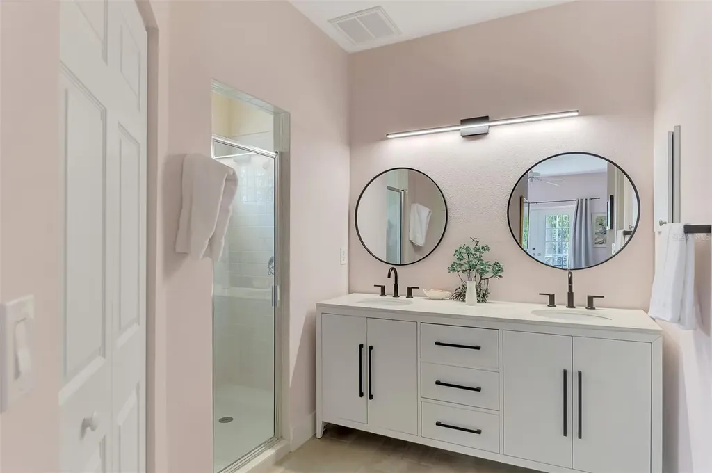 5253 Avenida Del Mare Sarasota FL 34242