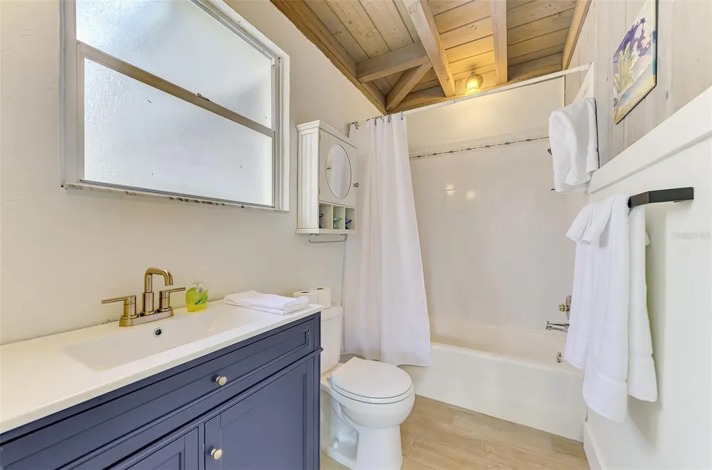 5253 Avenida Del Mare Sarasota FL 34242