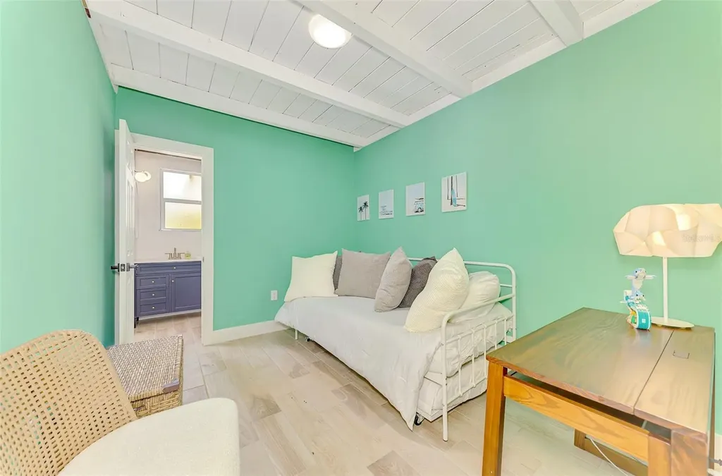 5253 Avenida Del Mare Sarasota FL 34242