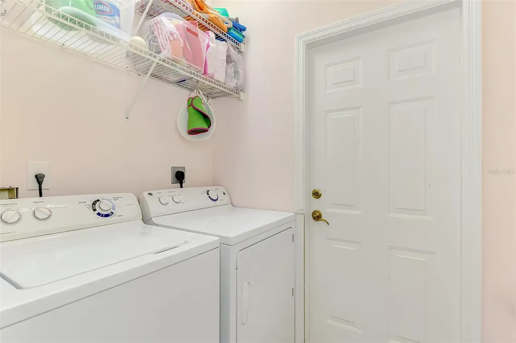5253 Avenida Del Mare Sarasota FL 34242