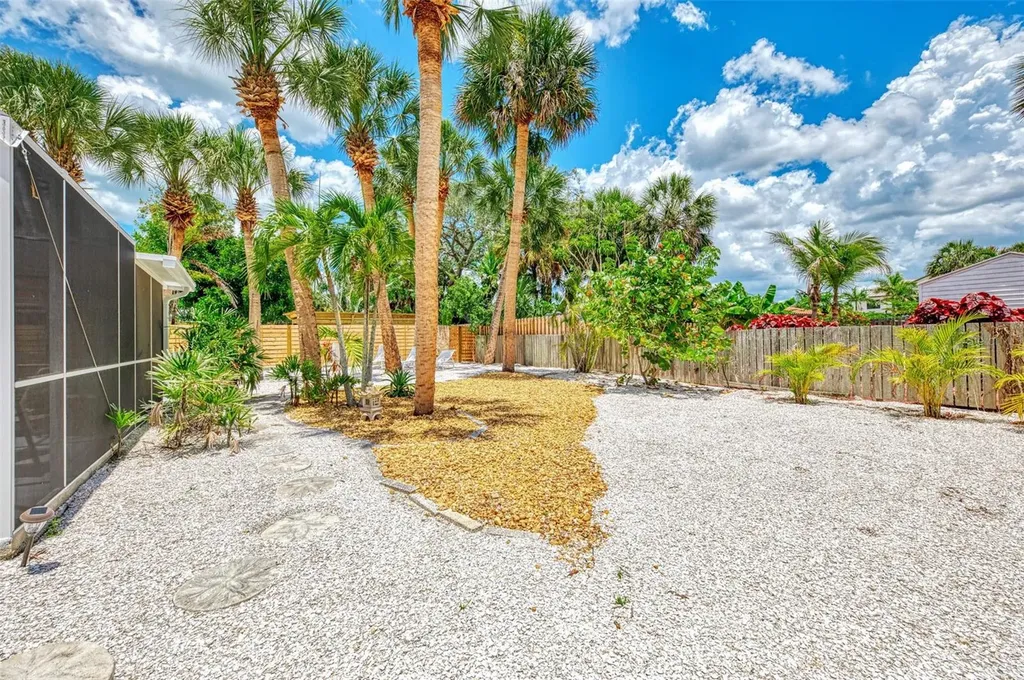 5253 Avenida Del Mare Sarasota FL 34242
