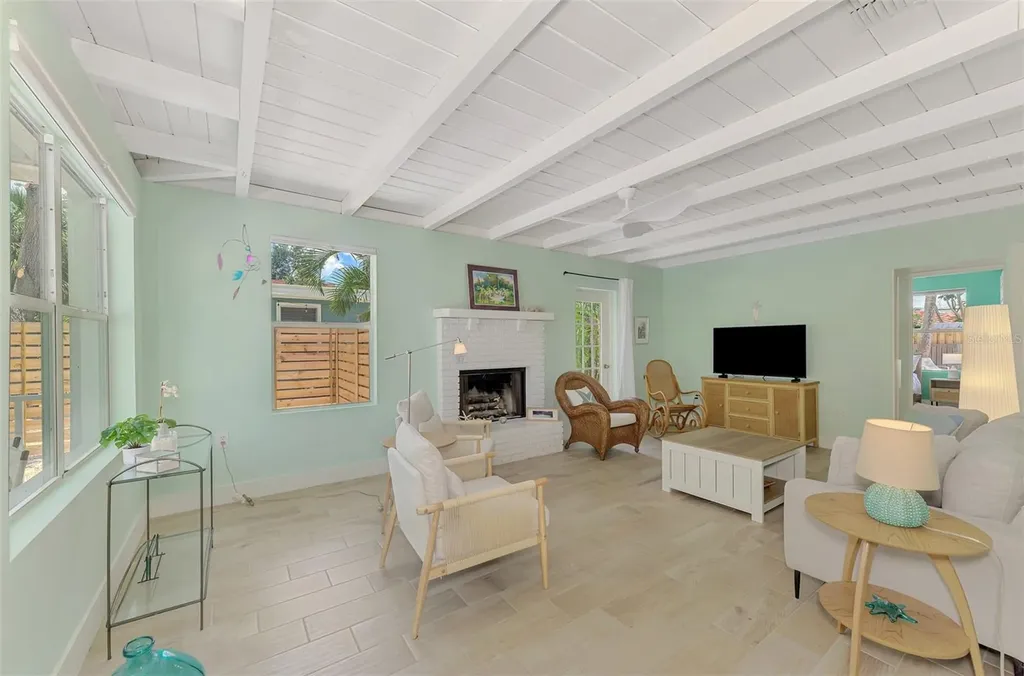 5253 Avenida Del Mare Sarasota FL 34242