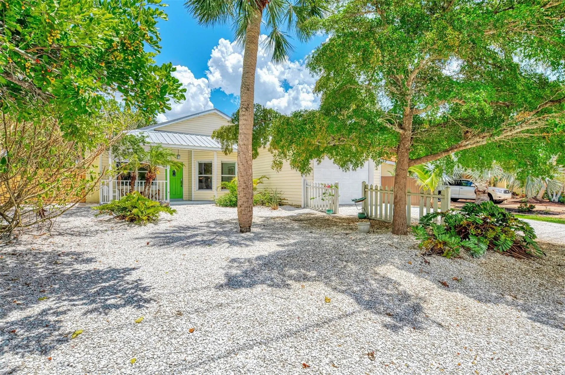 5253 Avenida Del Mare Sarasota FL 34242