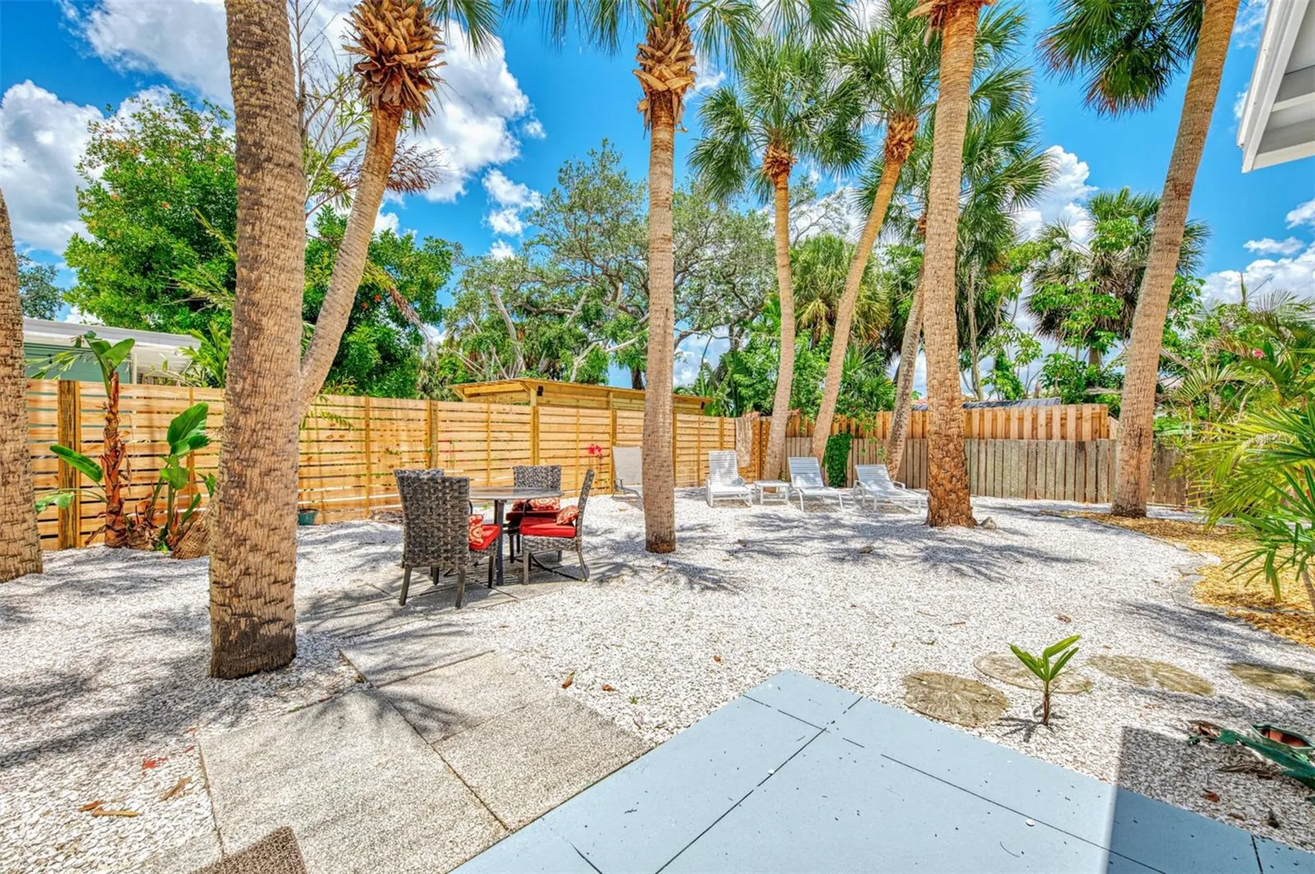 5253 Avenida Del Mare Sarasota FL 34242