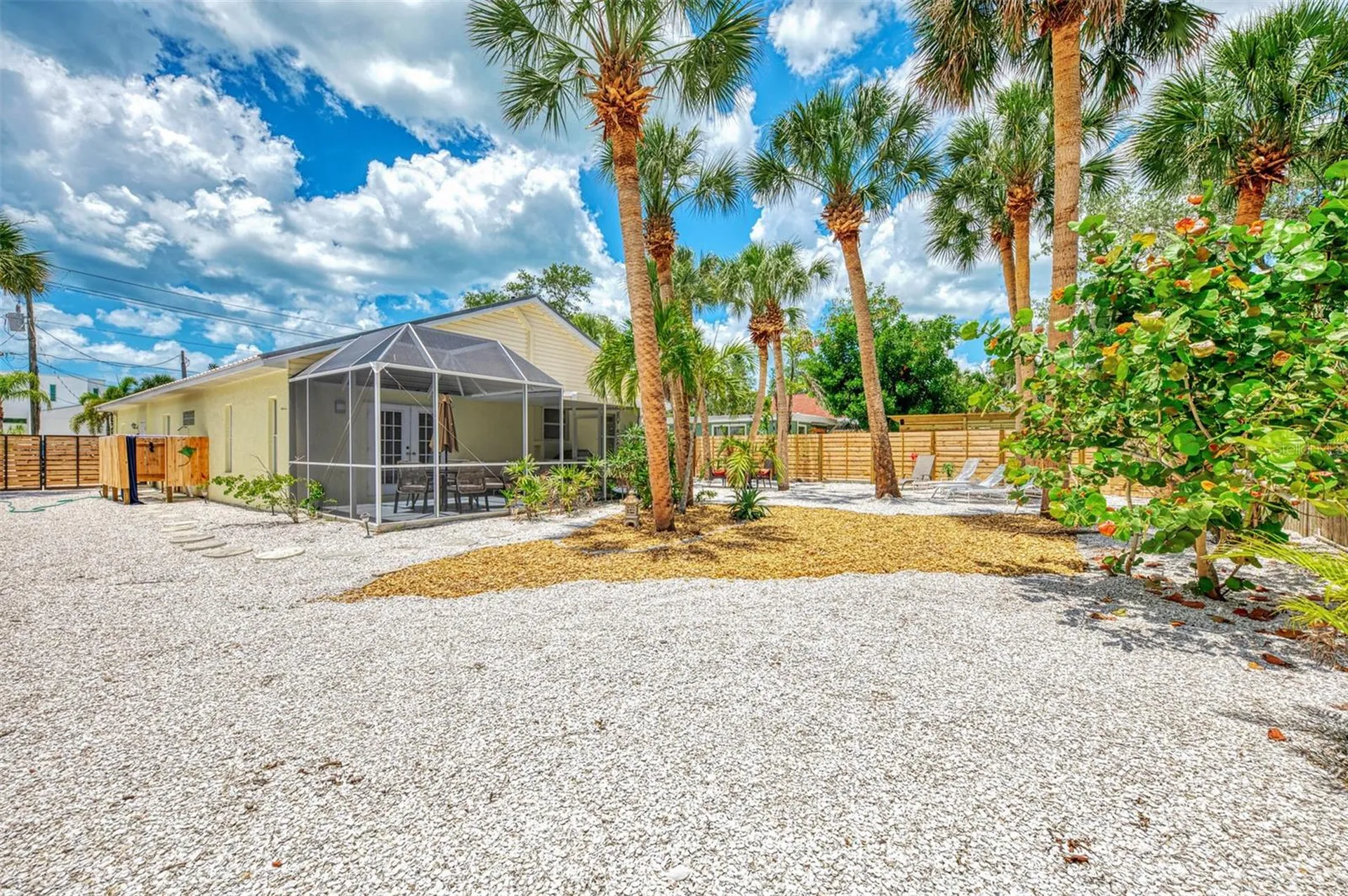 5253 Avenida Del Mare Sarasota FL 34242