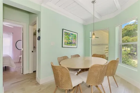 5253 Avenida Del Mare Sarasota FL 34242