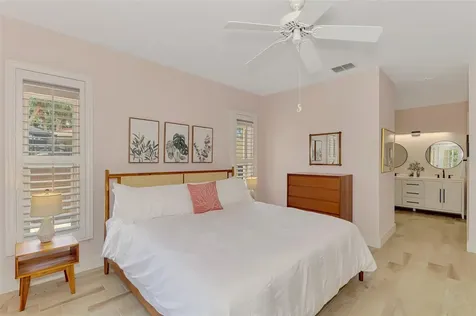5253 Avenida Del Mare Sarasota FL 34242