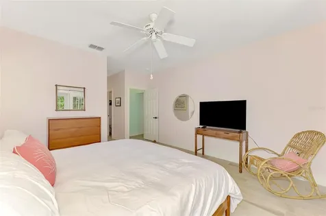 5253 Avenida Del Mare Sarasota FL 34242