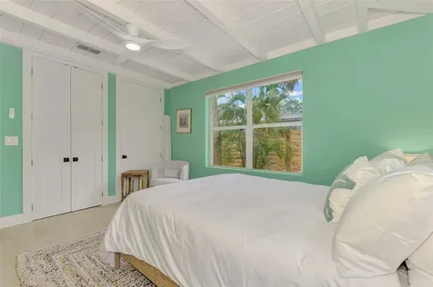 5253 Avenida Del Mare Sarasota FL 34242