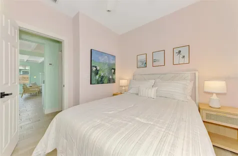 5253 Avenida Del Mare Sarasota FL 34242