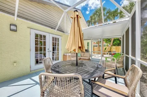 5253 Avenida Del Mare Sarasota FL 34242