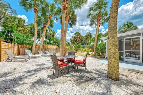 5253 Avenida Del Mare Sarasota FL 34242
