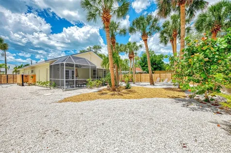 5253 Avenida Del Mare Sarasota FL 34242