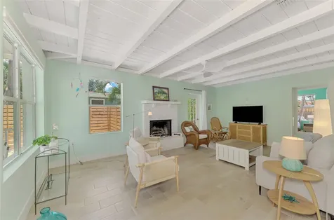 5253 Avenida Del Mare Sarasota FL 34242