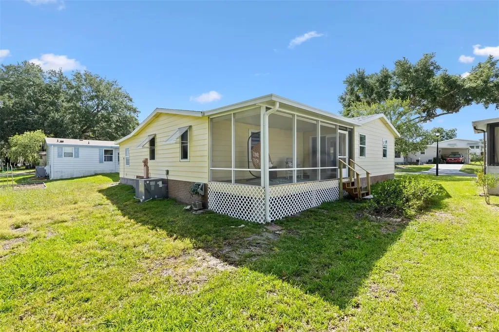 1726 Hilton Head Boulevard Lady Lake FL 32159