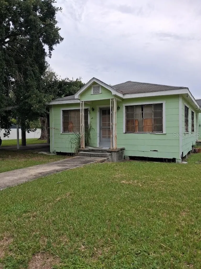 217 Banana Street Tarpon Springs FL 34689