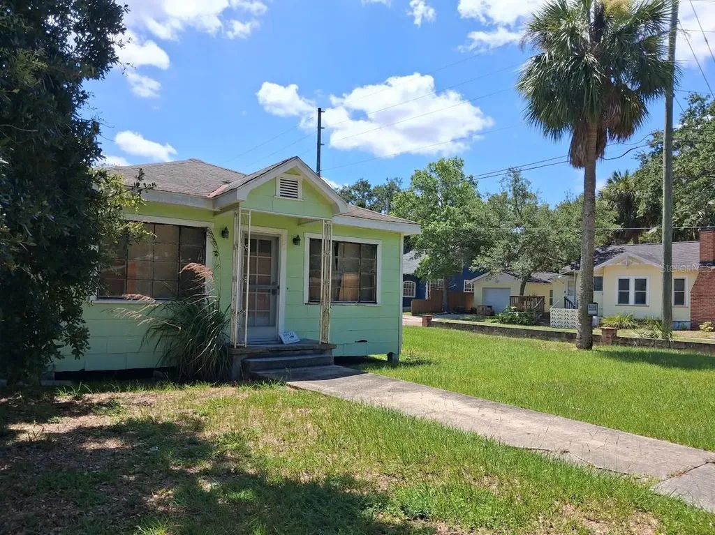 217 Banana Street Tarpon Springs FL 34689