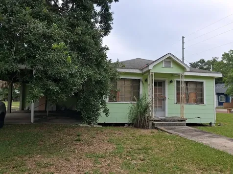 217 Banana Street Tarpon Springs FL 34689