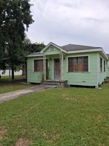 217 Banana Street Tarpon Springs FL 34689