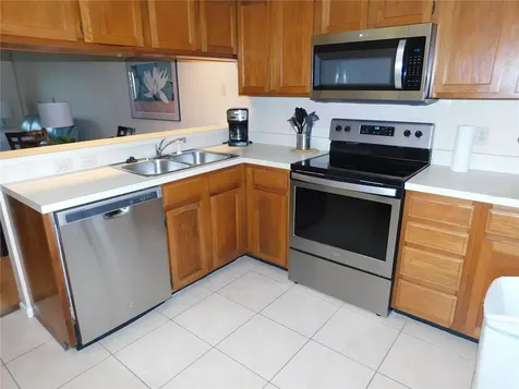 250 Woodlake Wynde Oldsmar FL 34677