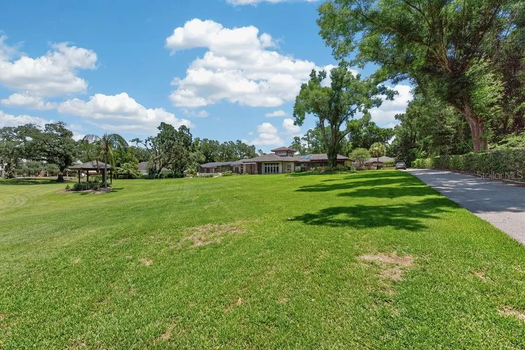 1007 Lakewood Drive Brandon FL 33510