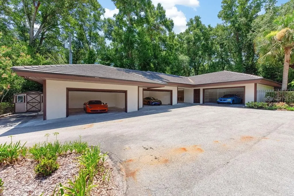 1007 Lakewood Drive Brandon FL 33510
