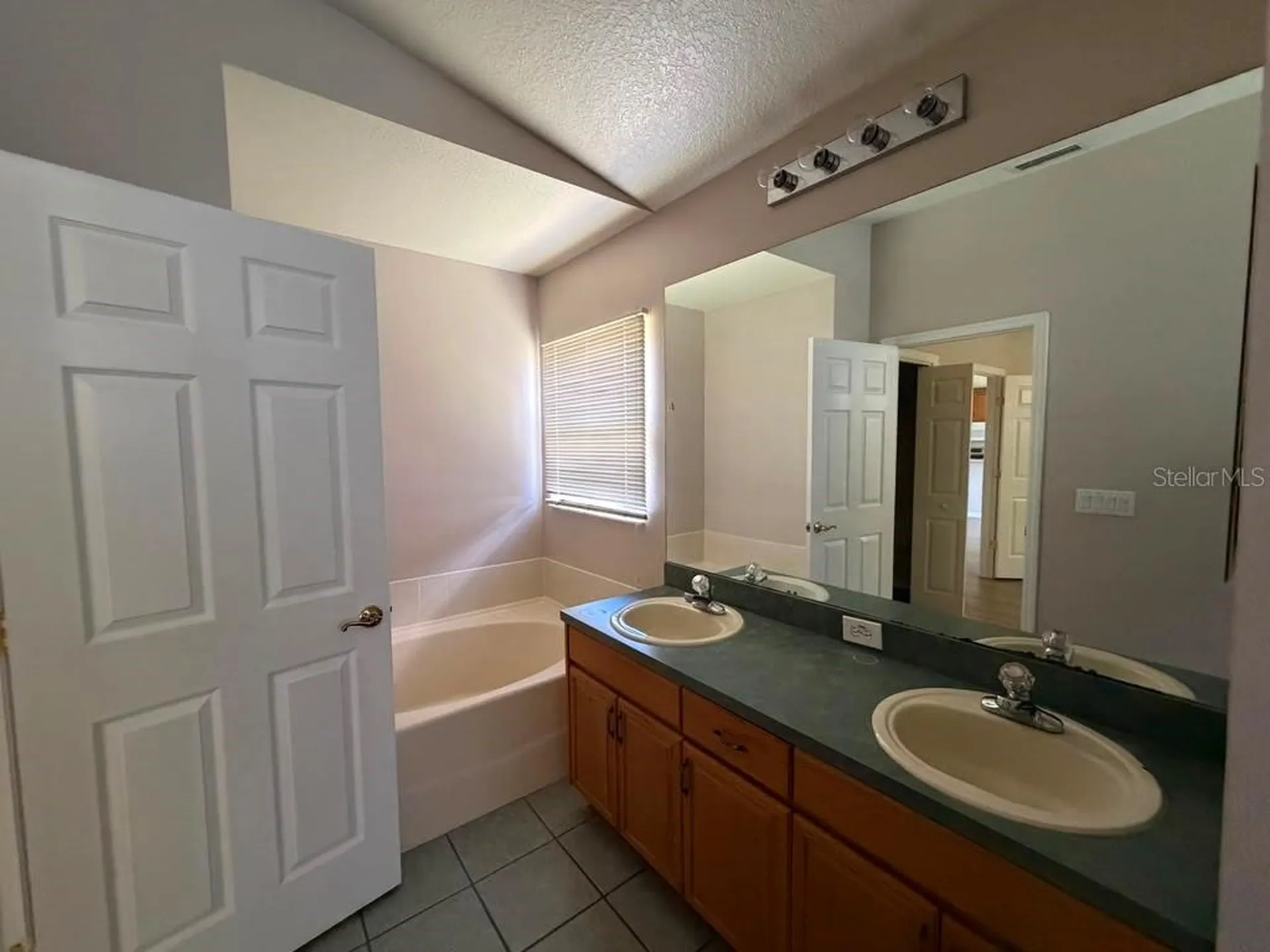 18014 Arbor Crest Drive Tampa FL 33647