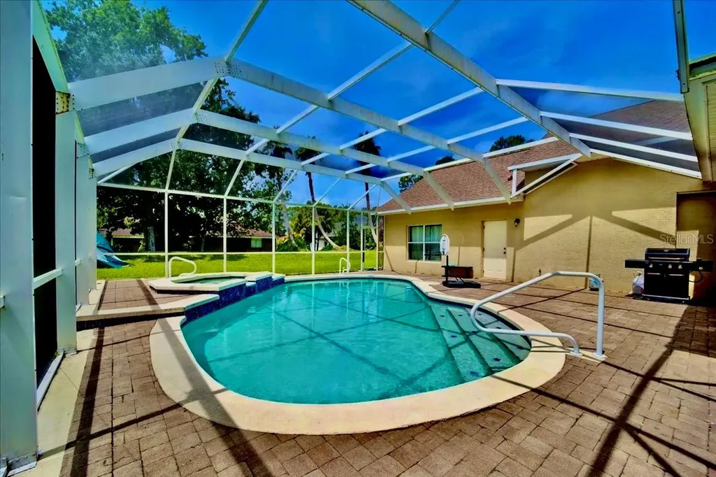 24 Lakeside Place W Palm Coast FL 32137