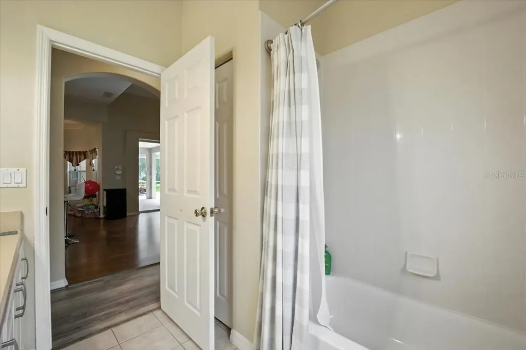 24 Lakeside Place W Palm Coast FL 32137