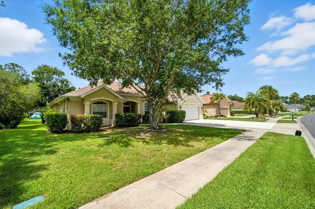 24 Lakeside Place W Palm Coast FL 32137