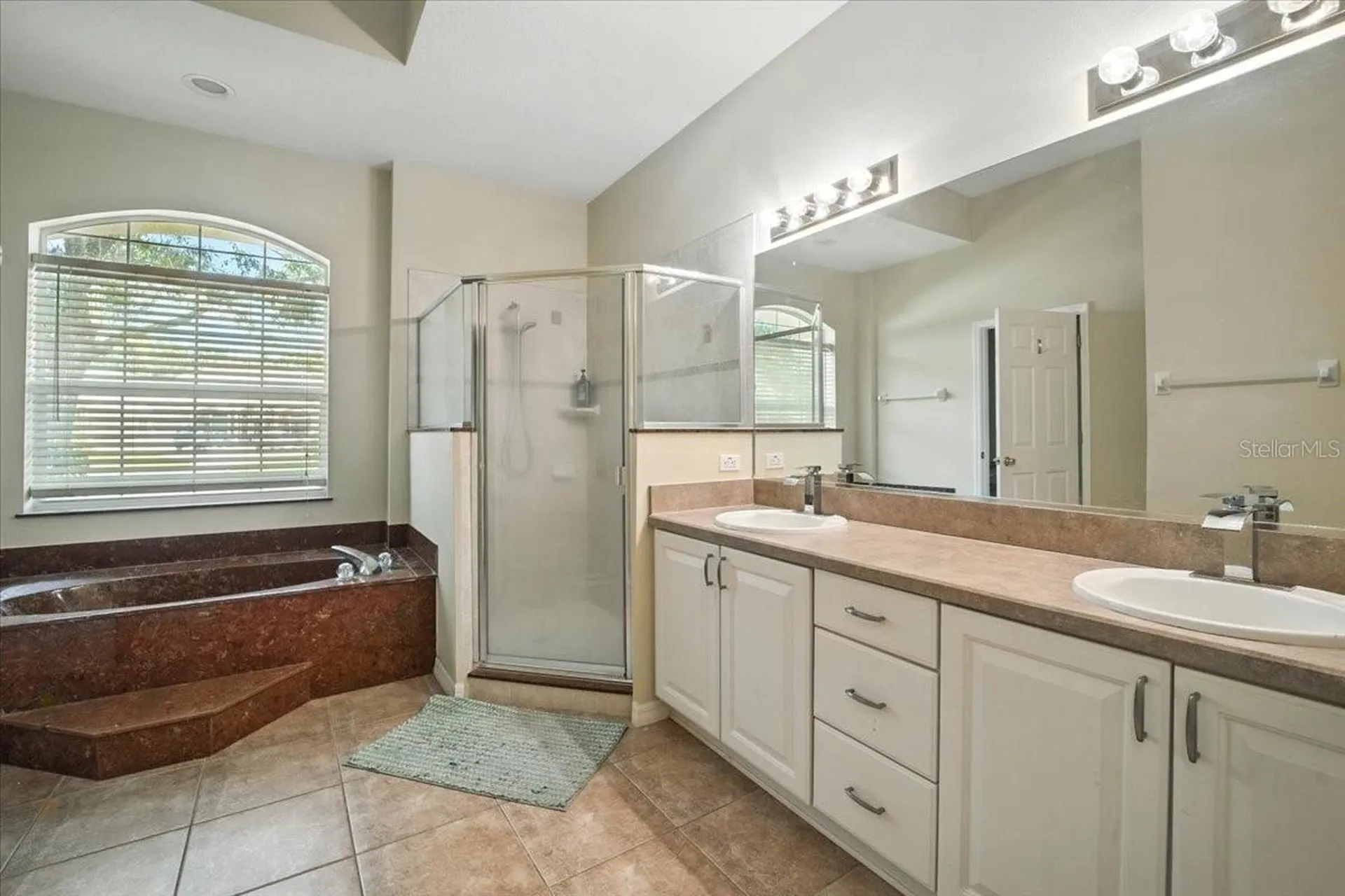 24 Lakeside Place W Palm Coast FL 32137