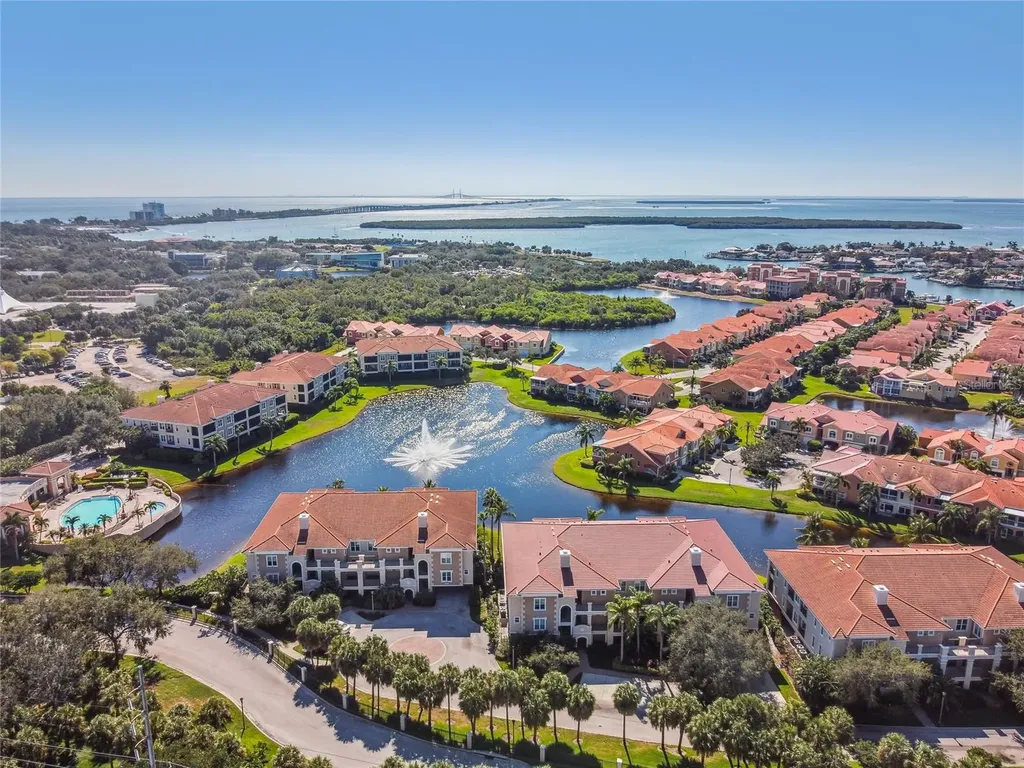 18 Franklin Court S St Petersburg FL 33711