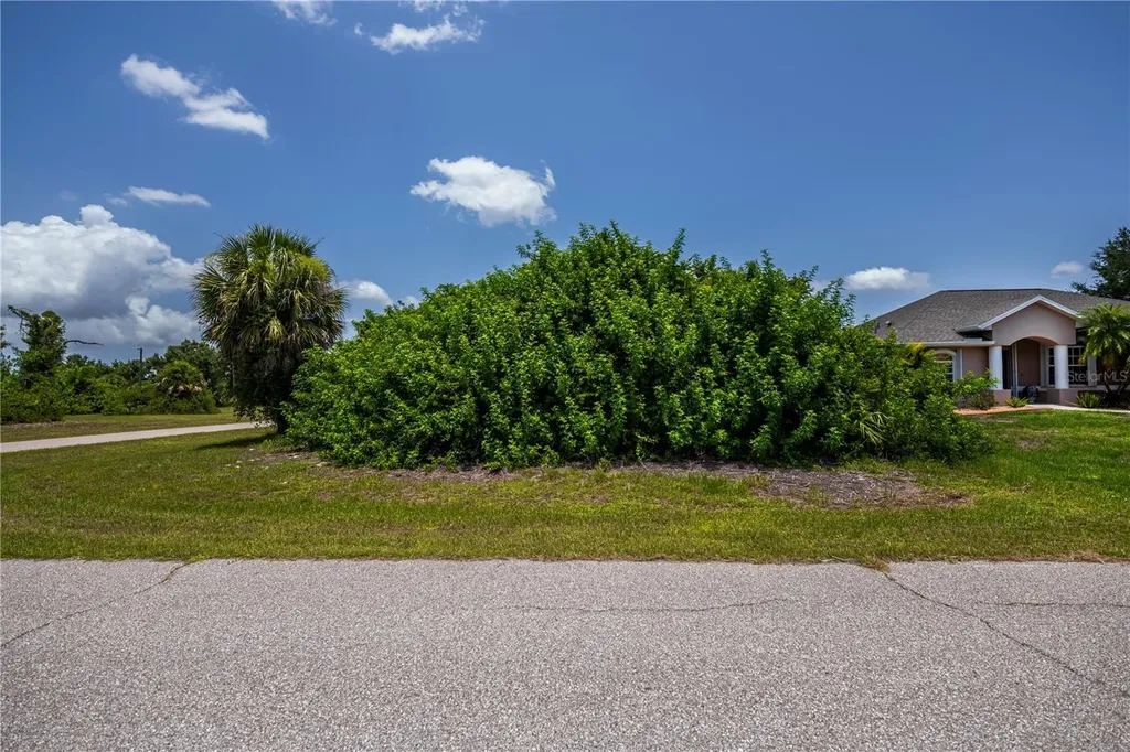 113 & 121 Red Cedar Park Rotonda West FL 33947
