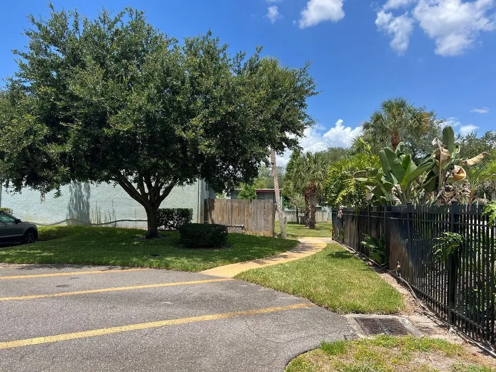 2846 Somerset Park Drive Tampa FL 33613