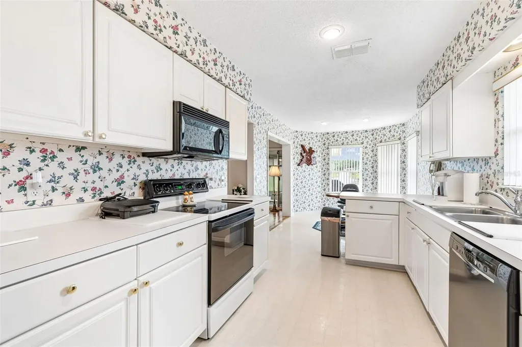 6353 Silver Lakes Drive W Lakeland FL 33810