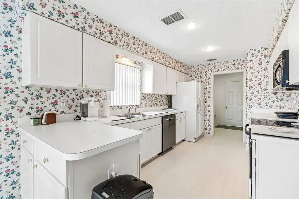 6353 Silver Lakes Drive W Lakeland FL 33810